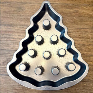 Wilton Christmas Tree Cake Mold non stick